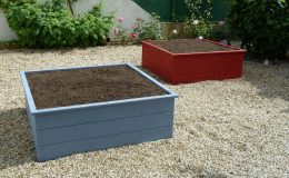 Carré potager 120x120x45 en Douglas coloré et goudron de pin