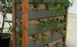 Potager vertical 90x90x30 coloris taupe et bois